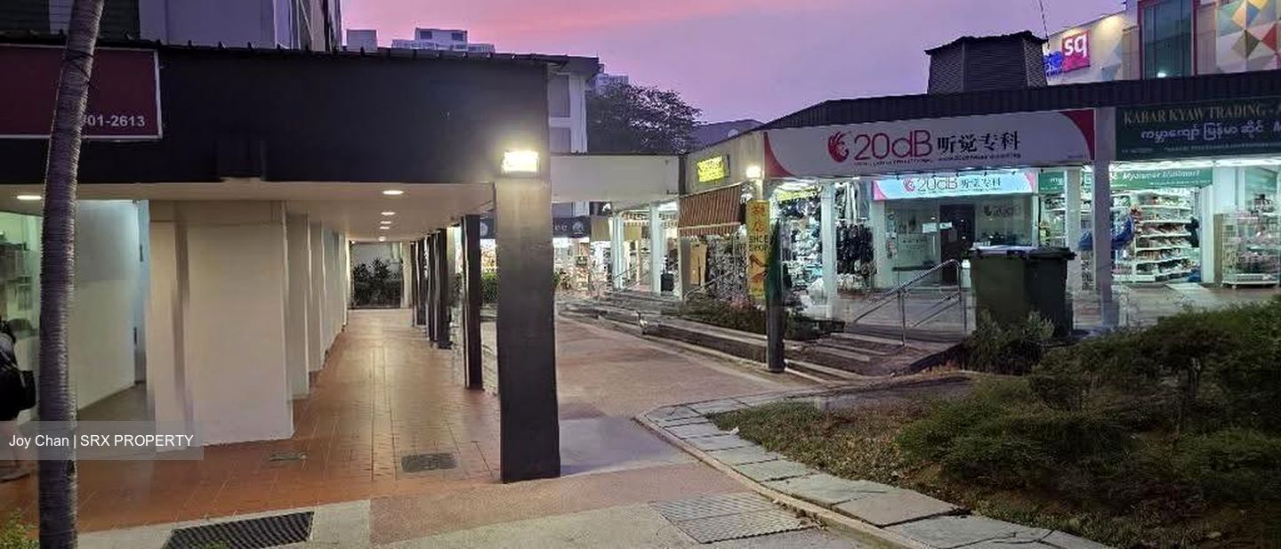 711 ANG MO KIO AVENUE 8 (D20), Shop House #619966691